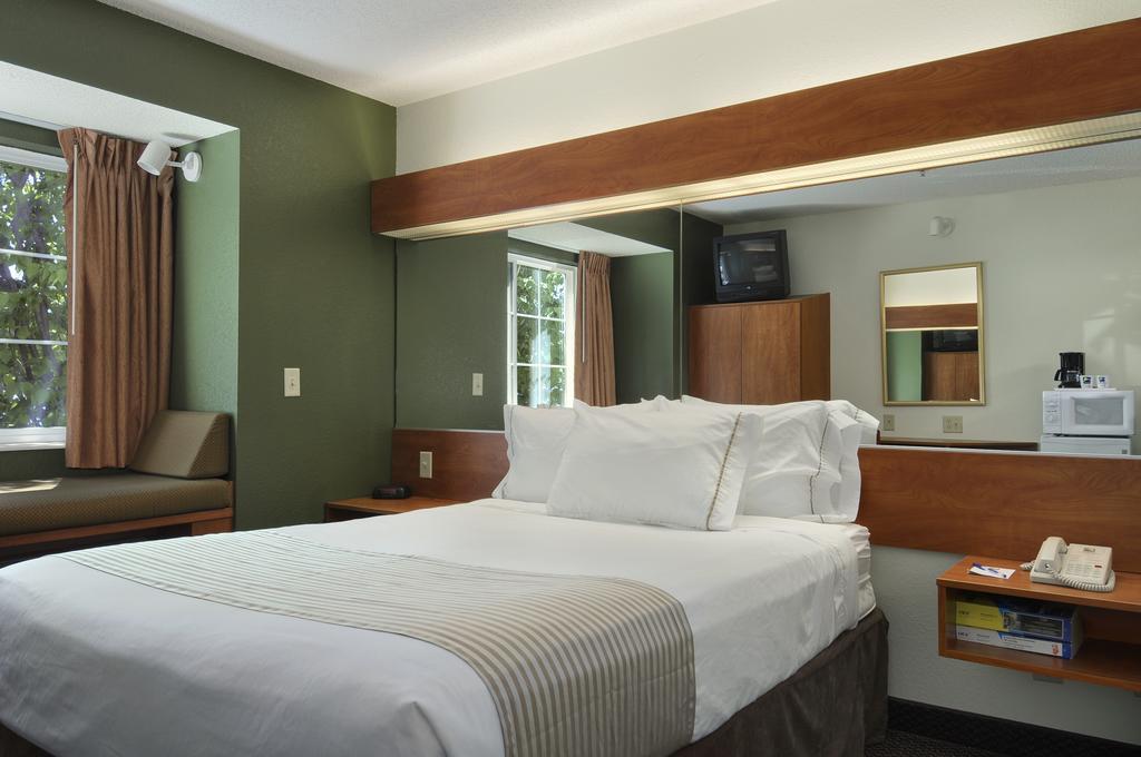 Microtel Inn And Suites - Inver Grove Heights Room photo